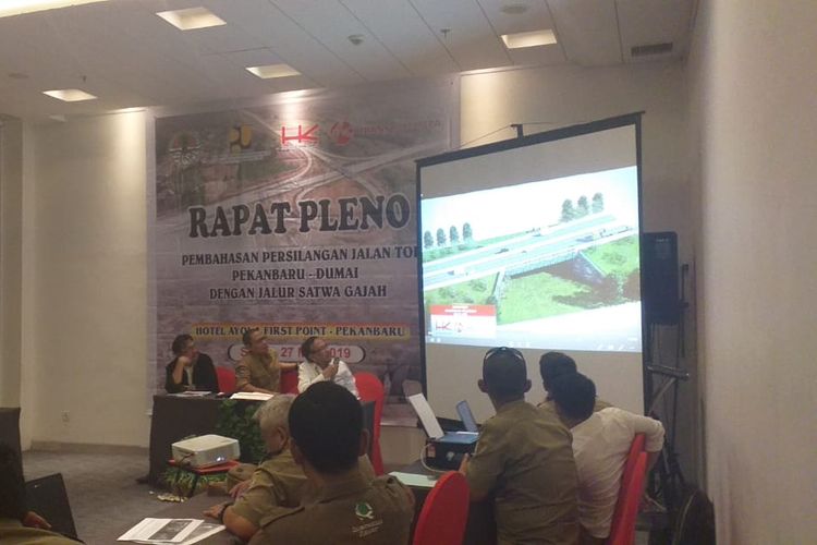 BBKSDA Riau, kontraktor Hutama Karya dan Kementerian PUPR,  menggelar rapat pleno pembahasan underpass khusus gajah pada pembangunan tol Pekanbaru-Dumai disalah satu hotel di Pekanbaru, Riau, Senin (27/5/2019).  