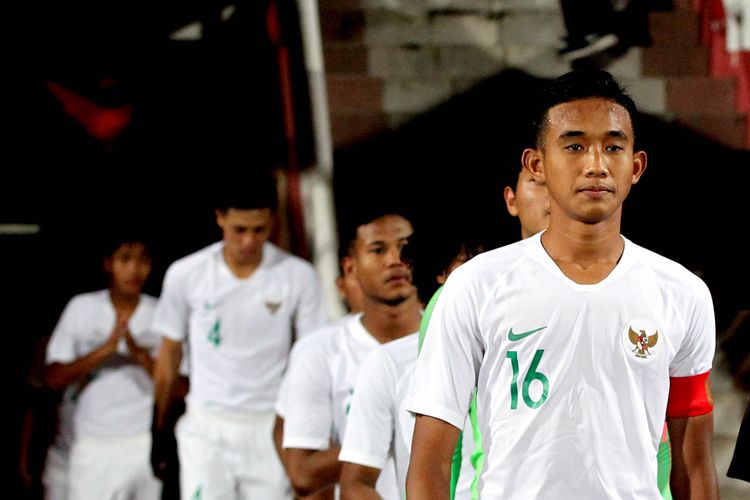 Pemain Timnas Indonesia U-19 Rizky Ridho menjadi kapten saat ujicoba melawan Deltras Sidoarjo yang berakhir dengan skor 0-1 di Stadion Gelora Delta Sidoarjo, Jawa Timur, Sabtu (20/07/2019).