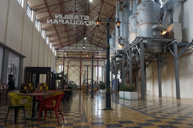 Pabrik Gula Colomadu di Karanganyar, Jawa Tengah, Kamis (22/3/2018) yang direvitalisasi oleh PT Sinergi Colomadu menjadi tempat wisata dan kawasan komersial. Kini namanya berubah menjadi De Tjolomadoe. 