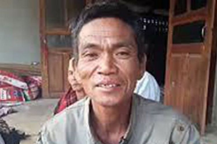 Sakorn Sacheewa (44) kembali ke rumah tujuh bulan setelah keluarganya menggelar upacara pemakaman dan kremasi untuk jenazah seorang pria.