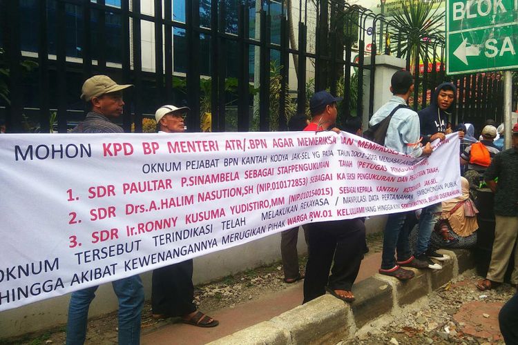 Unjuk rasa di depan Kementerian ATR/BPN, Jakarta Selatan, Senin (17/7/2017).