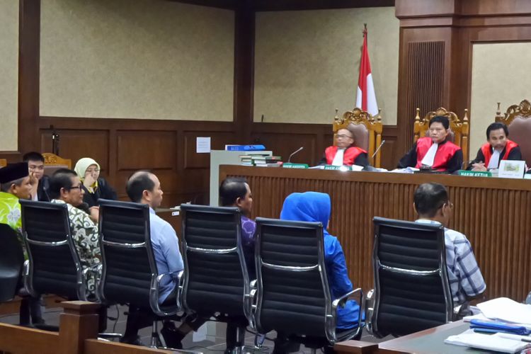 Sidang pemeriksaan saksi kasus korupsi pengadaan Kartu Tanda Penduduk berbasis elektronik (e-KTP) di Pengadilan Tipikor Jakarta, Senin (2/10/2017).