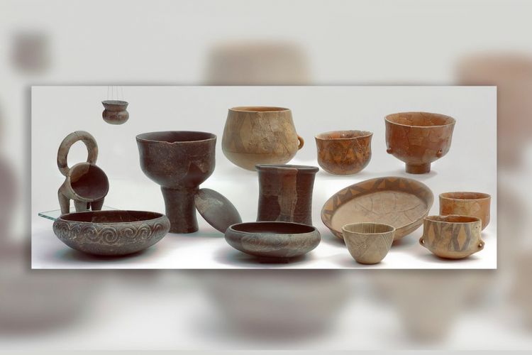 Bukti produk susu fermentasi dalam tembikar tanah liat merupakan bukti paling awal pembuatan keju di Mediterania.
