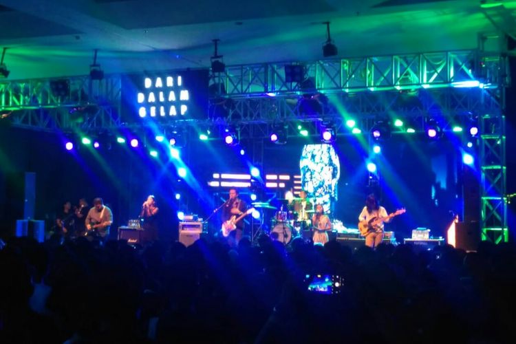 Barasuara tampil dalam pergelaran musik The Sounds Projects Vol.4 di Ballroom Kuningan City, Jakarta Selatan, Sabtu (23/3/2019).