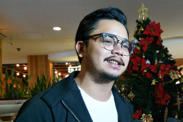 Artis peran Derby Romero dalam wawancara khusus film Orang Kaya Baru di Senayan City, Jakarta Pusat, Rabu (19/12/2018).