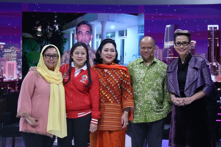 Menko PMK Puan Maharani (jaket merah) menghadiri peluncuran program Rumah Pemilu di Menara Kompas, Kamis (2/8/2018)