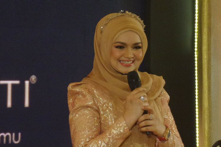 Penyanyi asal Malaysia Dato Sri Siti Nurhaliza dalam peluncuran lini kosmetiknya, Simplysiti, di kawasan Menteng, Jakarta Pusat, Kamis (8/8/2019).