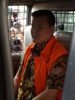 Pengusaha Andi Agustinus alias Andi Narogong seusai diperiksa sebagai tersangka di Gedung KPK Jakarta, Selasa (4/4/2017).