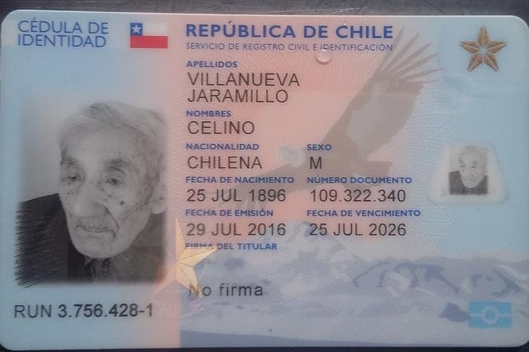Kartu tanda pengenal milik Jaramillo menunjukkan dia sudah berusia 121 tahun.