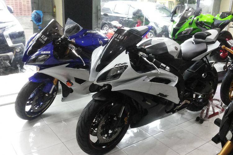 Dua unit moge Yamaha yang dijual diler moge seken R&J Motorsport yang beralamat di Jalan Jatiluhur, Duren Tiga, Jakarta Selatan, Jumat (9/2/2018).