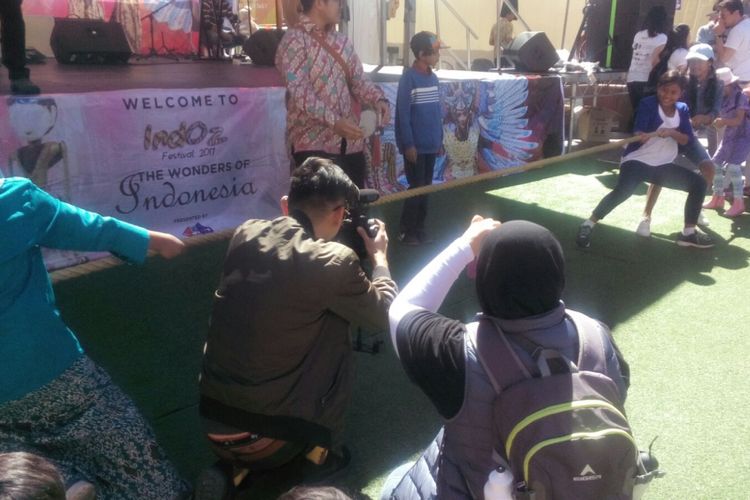 Tarik tambang jadi permainan yang dilombakan dalam Festival Indonesia dalam rangka perayaan HUT Kemerdekaan RI ke-71 di Brisbane