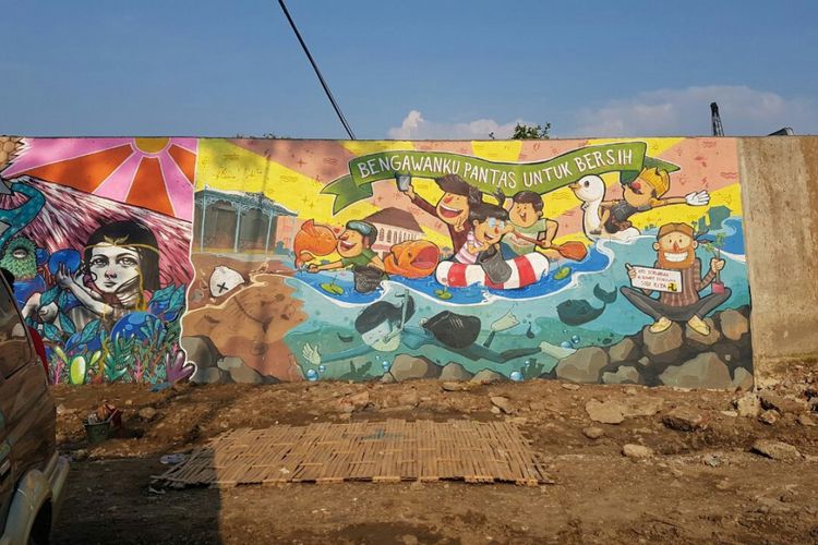 Lukisan mural dinding parapet Sungai Bengawan Solo di bawah jembatan Jurug, Solo, Jawa Tengah.