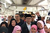 Naik KRL ke Bekasi, Ridwan Kamil Jadi Buruan 'Selfie' Penumpang