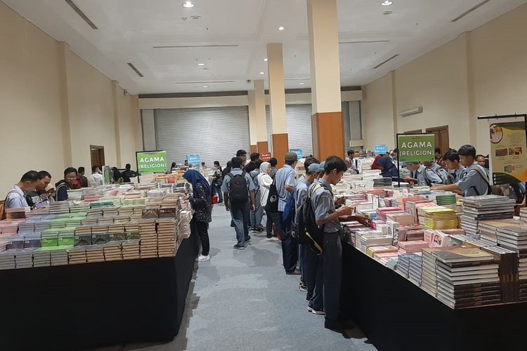Suasana di Zona Kalap dalam acara Indonesia International Book Fair (IIBF) 2019 pada 4-8 September 2019 di Balai Sidang Jakarta Convention Center, Jakarta.