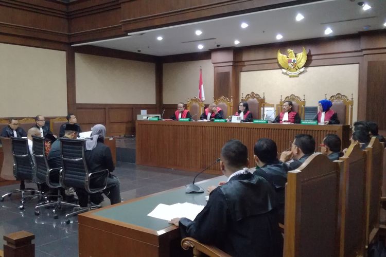 Sidang dakwaan Pemilik Chaze Trade Ltd Sendy Pericho dan pengacaranya Alfin Suherman di Pengadilan Tipikor, Jakarta, Kamis (19/9/2019).
