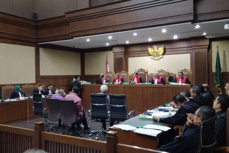 Jaksa Komisi Pemberantasan Korupsi (KPK) menghadirkan tiga orang sebagai saksi di persidangan terdakwa mantan Direktur Utama PT PLN Sofyan Basir, di Pengadilan Tindak Pidana Korupsi, Jakarta, Senin (5/8/2019). Salah satunya Mantan Kepala Independent Power Producer (IPP) PT PLN Ahsin Sidqi 
