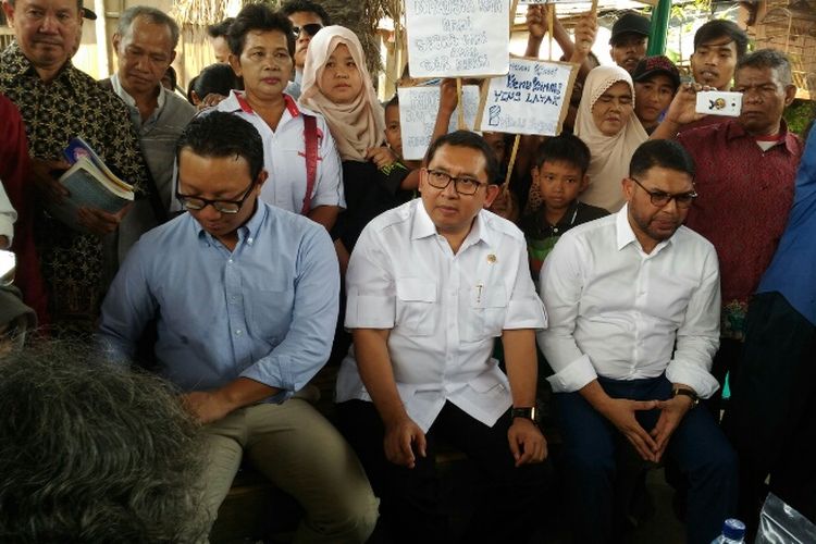 Wakil Ketua DPR RI Fadli Zon saat mengunjungi Kampung Kebun Bayam di Kelurahan Papanggo, Tanjung Priok, Jakarta Utara, Rabu (13/9/2017).