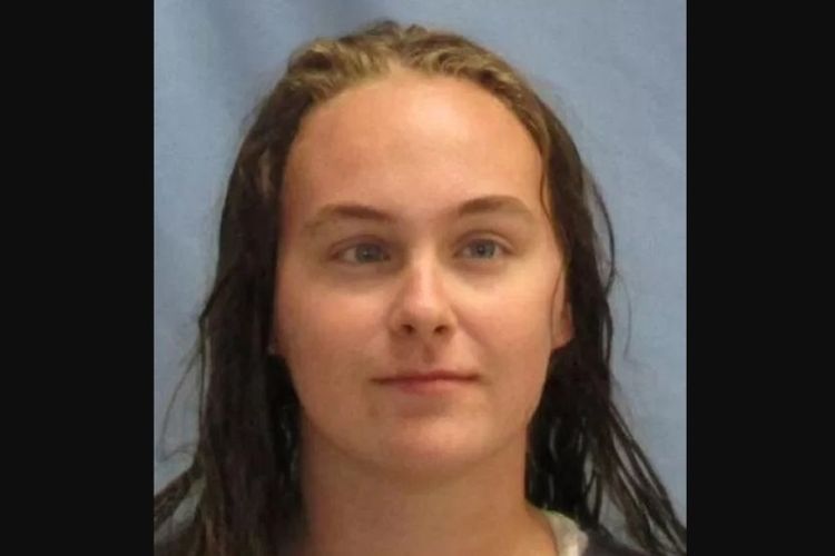Brianna Bryd (19) ditahan setelah ketahuan menyimpan foto pornografi anak di ponselnya dan dituduh menjadi muncikari.