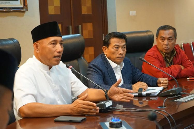 Ketua Dewan Penasehat DPP APTRI, HM Arum Sabil, Saat Menyampaikan Aspirasi Kepada Presiden Melalui Kepala Staf Presiden RI Moeldoko.  