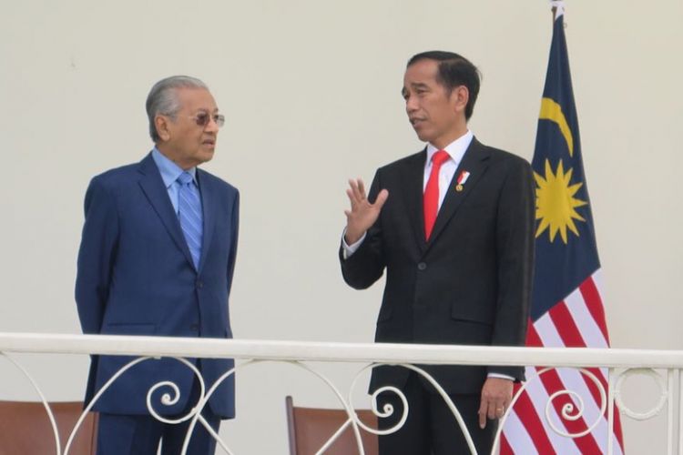 Presiden Joko Widodo dan Perdana Menteri Malaysia Mahathir Mohammad saat kunjungan kenegaraan di Istana Presiden Bogor, Jumat (29/6/2018).