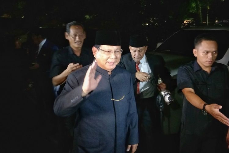 Calon presiden Prabowo Subianto menghadiri acara haul ke 11 Presiden ke-2 RI Soeharto di kediaman keluarga Soeharto, Jalan Cendana No. 8, Jakarta Pusat, Kamis (27/9/2018) malam.