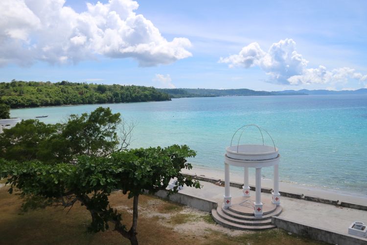 Pesona Pulau Saparua di Maluku Utara, dilihatr dari atas Benteng Duurstede, Minggu (12/11/2017).