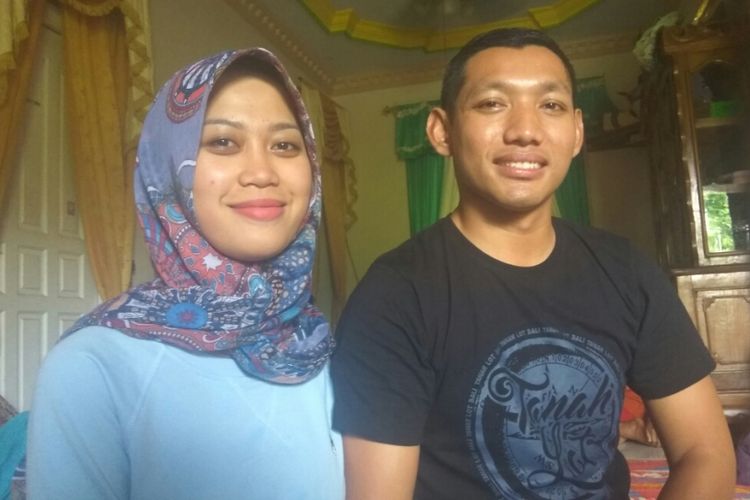 Briptu Nova Chairul Jannah dan Briptu Andik Trianto saat ditemui di kediamannya di Pontianak, Kalimantan Barat (30/4/2018).