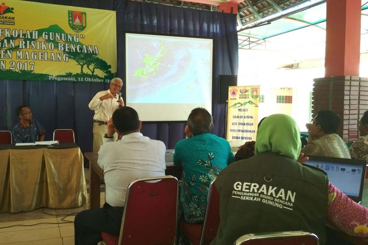 Sekolah Gunung diadakan BNBP untuk meningkatkan kesadaran mitigasi bencana di Indonesia, Kamis (12/10/2017).