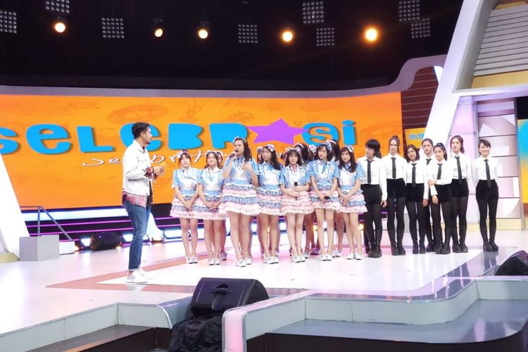 JKT48 tampil dalam Selebrasi JKT48. Live streaming itu disiarkan di FB Kompas.com pada Selasa (26/6/2018) siang.