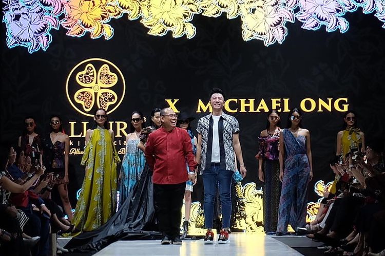 Fashion show koleksi Two in One kolaborasi desainer asal Malaysia Michael Ong dan Alleira Batik di panggung Plaza Indonesia Fashion Week, Senin (18/3/2019).