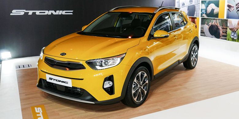 Kia Stonic meluncur