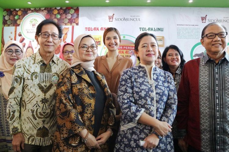 Menko PMK Puan Maharani, Kepala BPOM Penny K. Lukito, dan Direktur PT Sido Muncul Irwan Hidayat menghadiri Herbal Indonesia Expo 2018 di gedung SMESCO Jakarta, Rabu (12/12/2018)