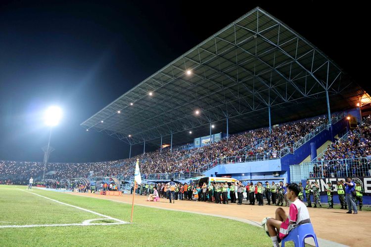 Sebanyak 31251 Aremania menyaksikan laga tunda Arema FC melawan Persib Bandung Pekan 4 Liga 1 2019 yang berakhir dengan skor 5-1 di Stadion Kanjuruhan Kabupaten Malang, Jawa Timur, Senin (30/07/2019) malam.