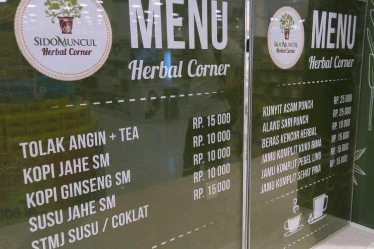 Deretan menu herbal di Sido Muncul Herbal Corner Mal Aeon Bumi Serpong Damai (BSD), Tangerang Selatan. Menurut Direktur Marketing Sido Muncul Tbk Irwan Hidayat, di masa kini, minum jamu diupayakan terus-menerus sebagai gaya hidup.

