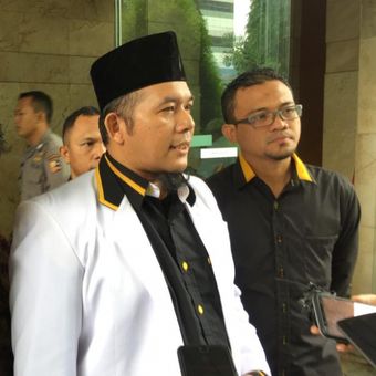 Kadiv Advokasi Departemen Hukum dan HAM DPP PKS Ahmar Ihsan Rangkuti (tengah), di Kantor Bareskrim Polri, Jakarta Pusat, Rabu (6/3/2019). 