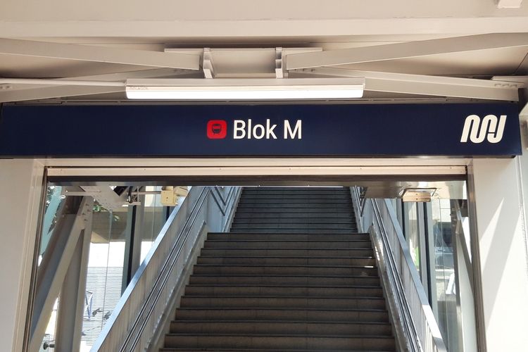 Stasiun MRT yang terhubung dengan Blok M Plaza, Jakarta Selatan, Sabtu (6/4/2019)