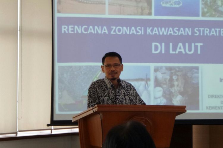 Direktur Perencanaan Ruang Laut Kementerian Kelautan dan Perikanan (KKP), Suharyanto, saat berbicara dalam Lokakarya Nasional Perencanaan Ruang Laut Kawasan Strategis di gedung KKP, Jakarta Pusat, Rabu (31/1/2018). 