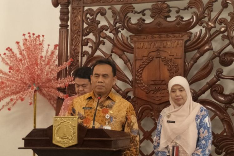 Pelaksana harian (Plh) Gubernur DKI Jakarta Saefullah mengumumkan penetapan UMP DKI 2019 di Balai Kota DKI Jakarta, Jalan Medan Merdeka Selatan, Kamis (1/11/2018).
