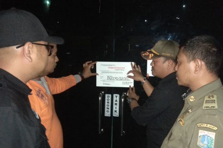 Satpol PP Tempat Hiburan Malam V&S di Jelambar - Kompas.com