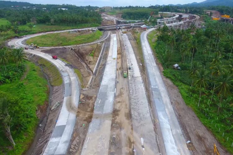 Pembangunan ruas tol ini merupakan bagian dari Proyek Strategis Nasional (PSN), yang bertujuan mendorong pemerataan hasil pembangunan dan mengurangi biaya logistik produk ekspor dari Kota Manado ke Pelabuhan Internasional Bitung
