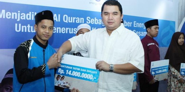 Hendi Prio Santoso saat penyerahan bantuan kepada yatim, Selasa (28/6/2016).