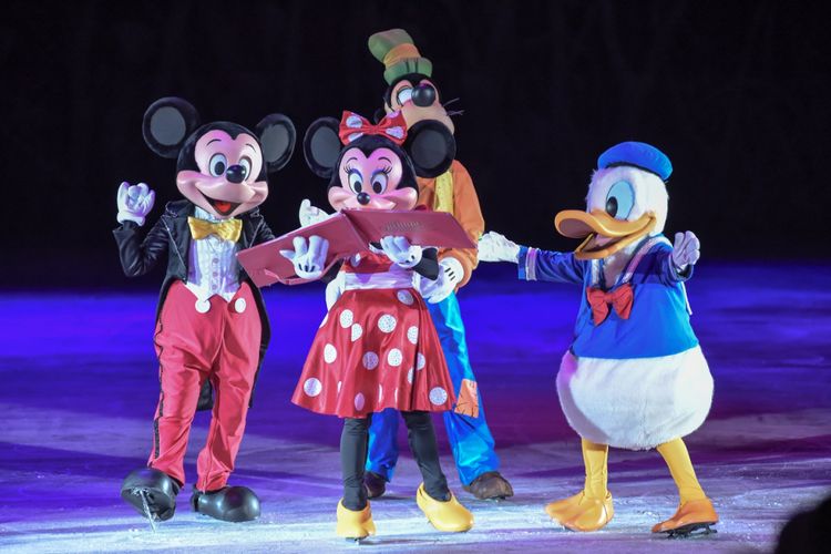 Mickey Mouse, Minnie Mouse, Donald Duck, dan Goofy membuka pertunjukkan The Wonderful World of Disney onIce di ICE, BSD.