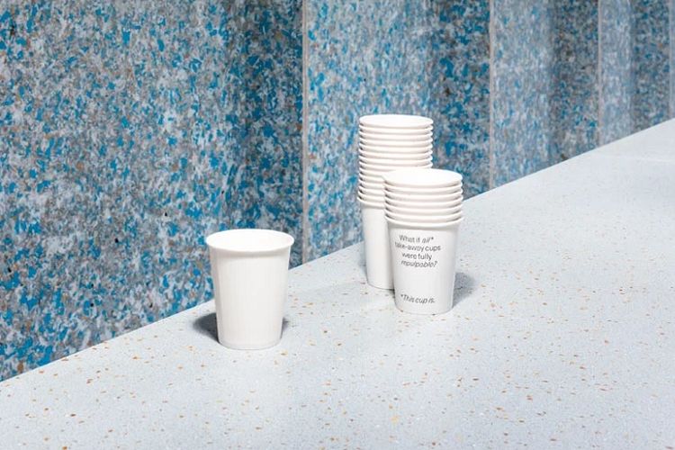 Sebuah perusahaan di Finlandia, Kotkamills, menghasilkan gelas-gelas yang diambil dari karton-karton yang dipalsukan.