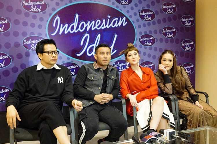Juri Top 8 Indonesian Idol, Armand Maulana, Judika, Bunga Citra Lestari dan Maia Estianty saat jumpa pers di MNC Studios, Kebon Jeruk, Jakarta Barat, Selasa (27/2/2018) dini hari. 