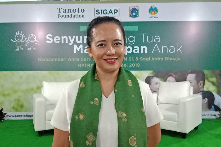 Psikolog Anak dan Keluarga, Anna Surti Ariani S.Psi., M.Si ketika ditemui di RPTRA Akasia, Tebet, Jakarta Selatan, Jumat (24/5/2019).
