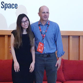 Moe Inaki, Head of APAC, YouTube Social Media Marketing Analytics (kiri), dan Chris Schremp, Director of YouTube Global Creator and Artist, dalam pembukaan YouTube Pop-Up Space di Jakarta, Selasa (30/4/2019). 