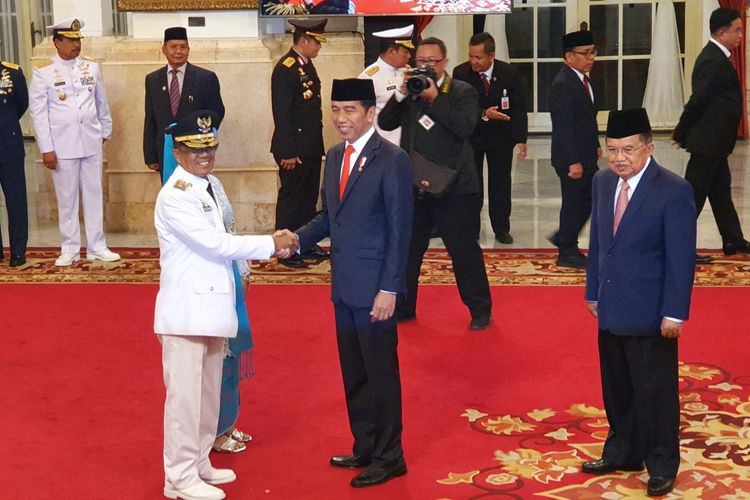 Presiden Joko Widodo melantik Rusli Baco Dg Palabbi sebagai Wakil Gubernur Sulawesi Tengah, di Istana Negara, Senin (26/8/2019).