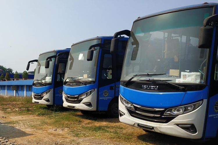 Sebanyak 20 unit calon bus Transpatriot mangkrak di lahan milik PDAM Tirta Patriot, Bekasi. Bus-bus ini sebelumnya dihibahkan oleh Kementerian Perhubungan RI pada 20 Desember 2018.