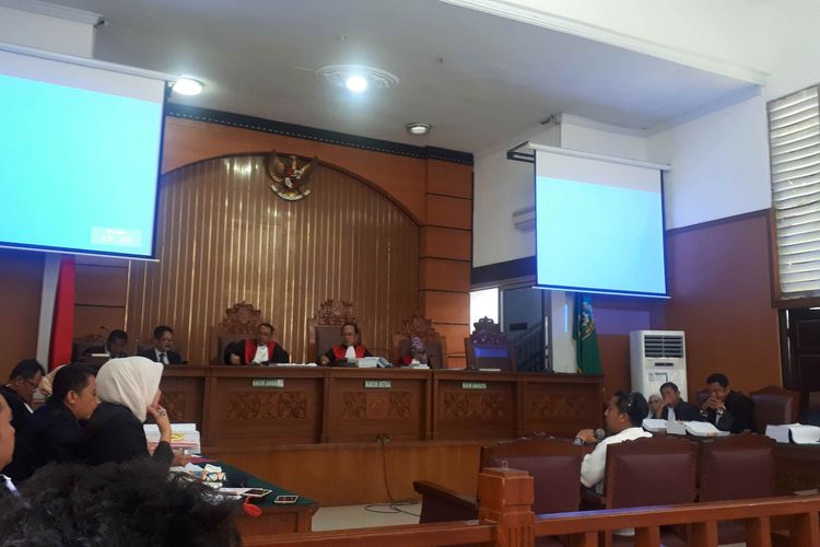 Salah satu saksi dari pihak kepolisian, Ipda Mada Dimas dalam persidangan dengan terdakwa Ratna Sarumpaet di Pengadilan Negeri Jakarta Selatan, Selasa (26/3/2019).