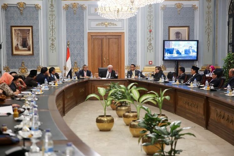 Delegasi anggota Pansus RUU Larangan Minuman Beralkohol DPR saat berjumpa dengan anggota Parlemen Mesir di Kairo, Rabu (7/3/2018).